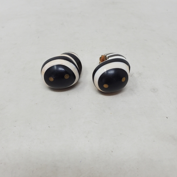 RARE Vintage Signed Patricia Von Musulin Ebony and Bone Clip Earrings - Picture 6 of 7